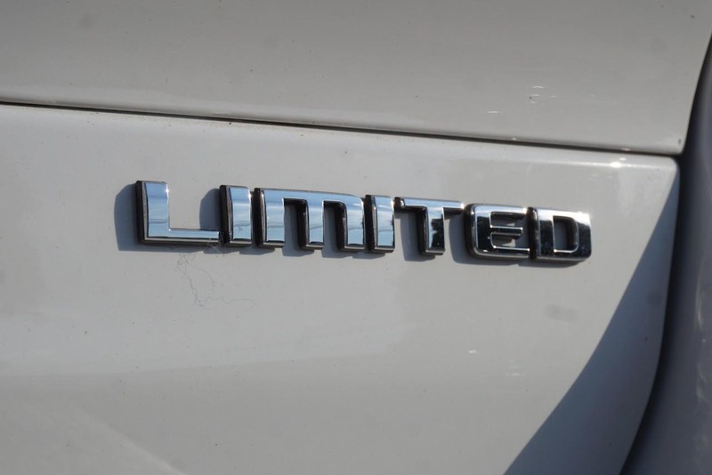 Jeep Grand Cherokee L Vehicle Full-screen Gallery Image 20