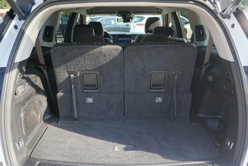 Jeep Grand Cherokee L Vehicle Full-screen Gallery Image 21