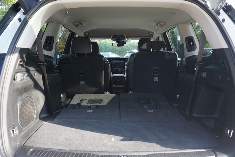 Jeep Grand Cherokee L Vehicle Full-screen Gallery Image 22