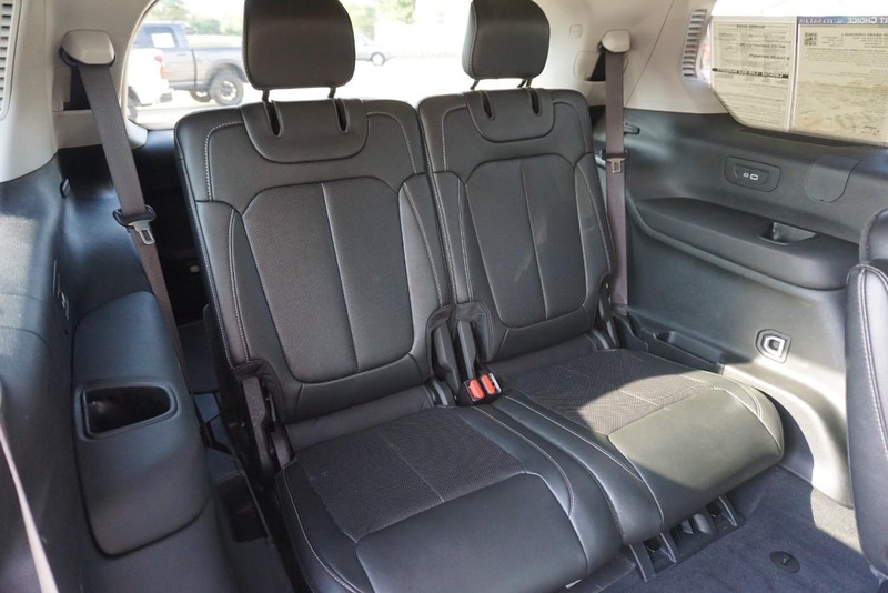 Jeep Grand Cherokee L Vehicle Full-screen Gallery Image 31