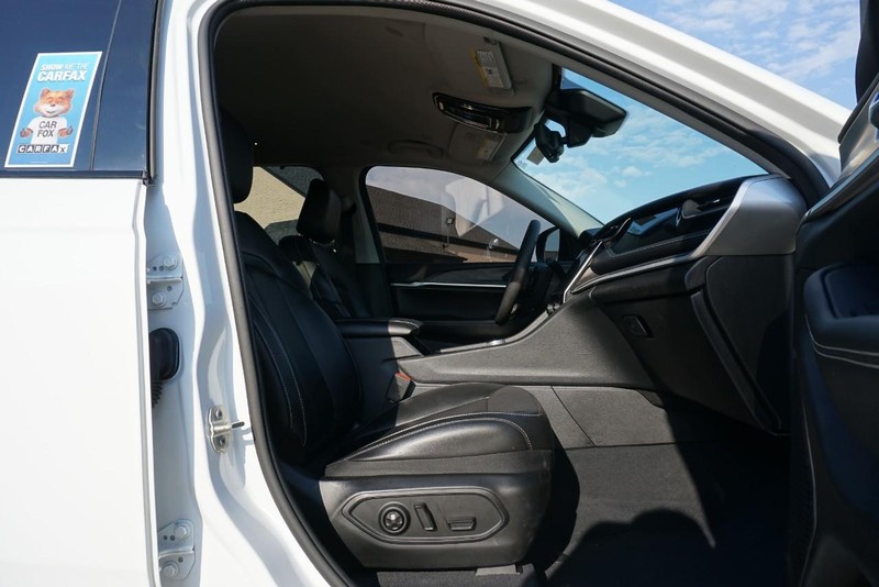 Jeep Grand Cherokee L Vehicle Full-screen Gallery Image 32