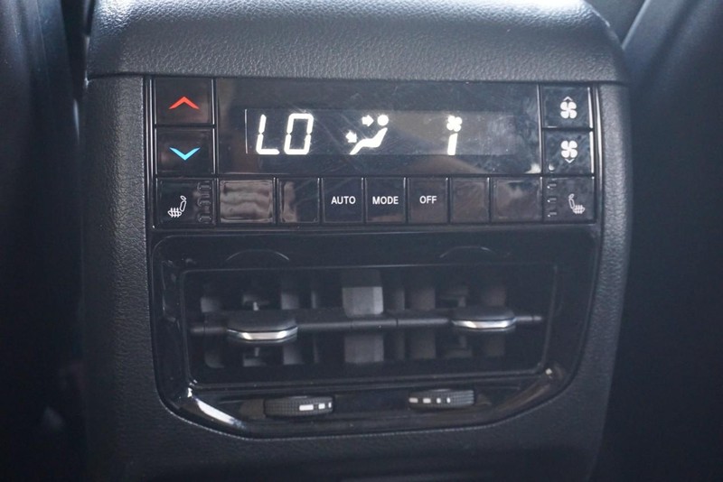Jeep Grand Cherokee L Vehicle Full-screen Gallery Image 40