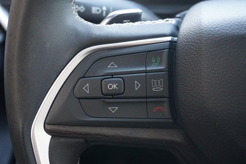 Jeep Grand Cherokee L Vehicle Full-screen Gallery Image 41