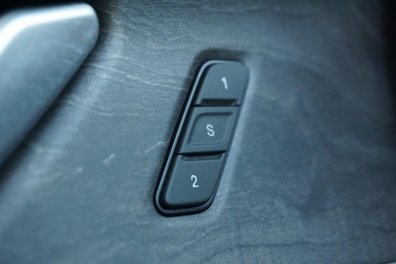 Jeep Grand Cherokee L Vehicle Full-screen Gallery Image 45