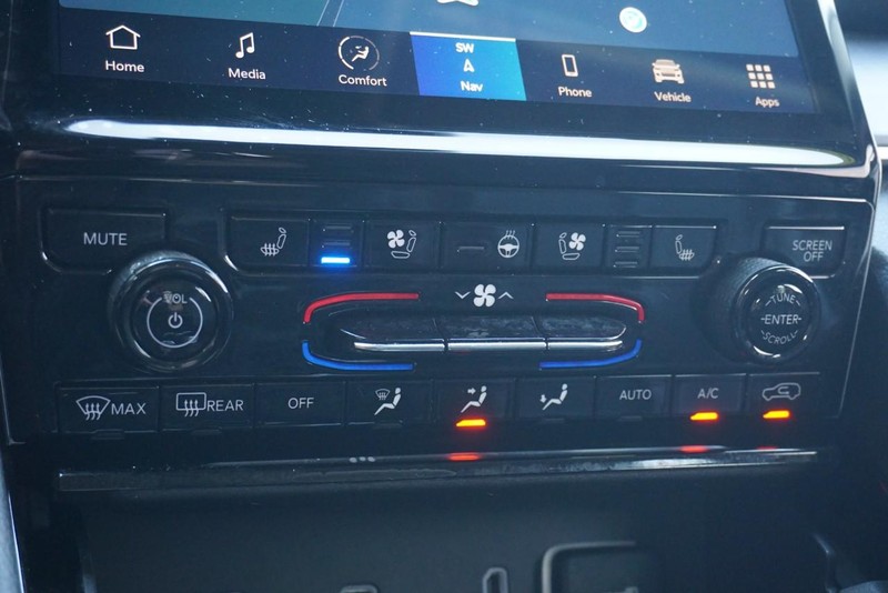 Jeep Grand Cherokee L Vehicle Full-screen Gallery Image 48