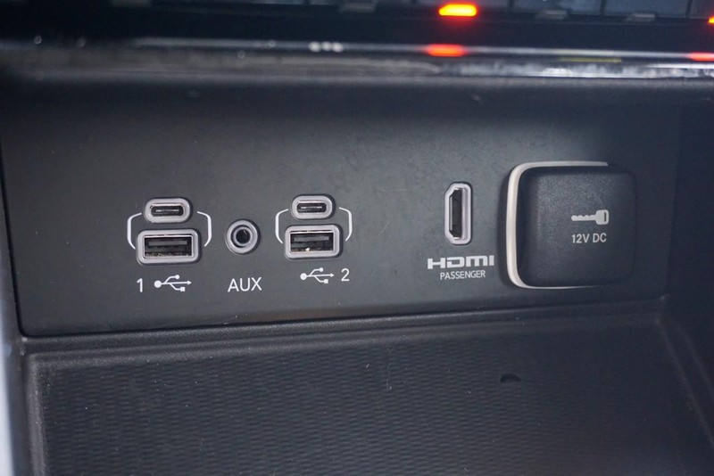 Jeep Grand Cherokee L Vehicle Full-screen Gallery Image 50