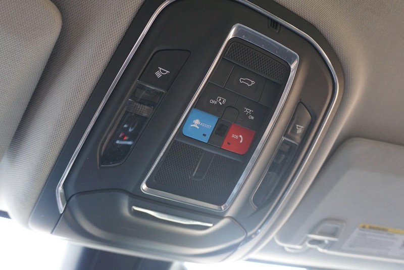 Jeep Grand Cherokee L Vehicle Full-screen Gallery Image 62