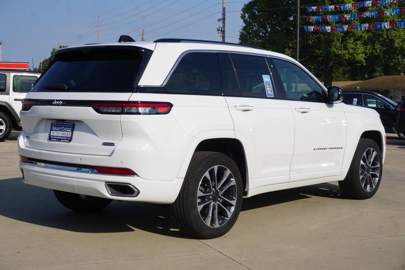Jeep Grand Cherokee Vehicle Full-screen Gallery Image 03