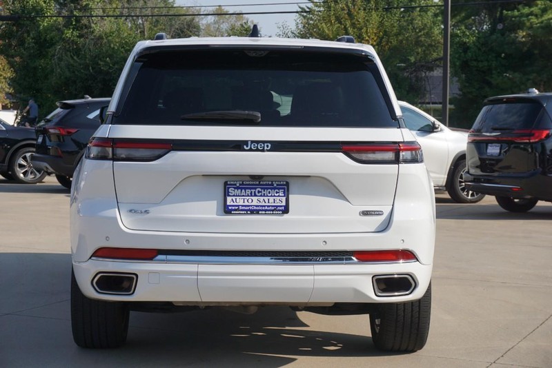 Jeep Grand Cherokee Vehicle Full-screen Gallery Image 04