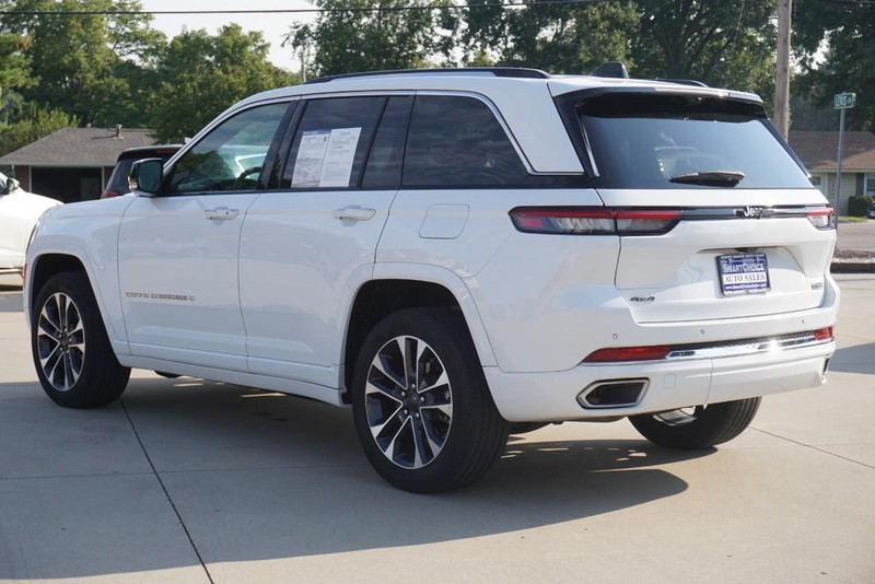 Jeep Grand Cherokee Vehicle Full-screen Gallery Image 05