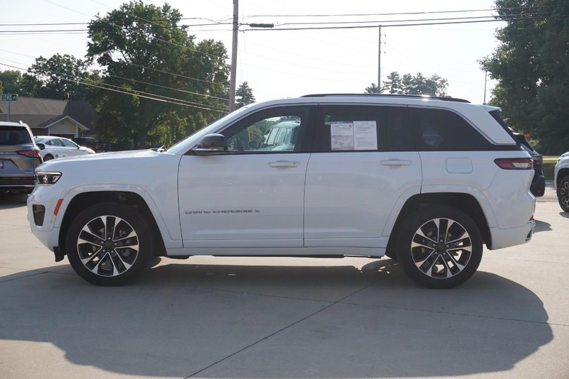 Jeep Grand Cherokee Vehicle Full-screen Gallery Image 06