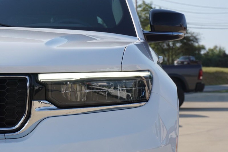 Jeep Grand Cherokee Vehicle Full-screen Gallery Image 10
