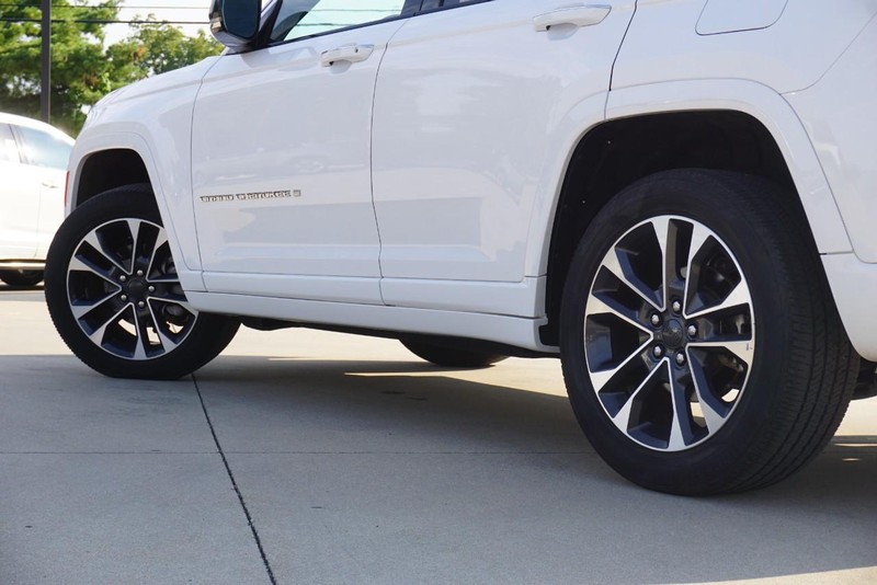 Jeep Grand Cherokee Vehicle Full-screen Gallery Image 13