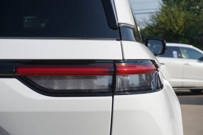 Jeep Grand Cherokee Vehicle Full-screen Gallery Image 18