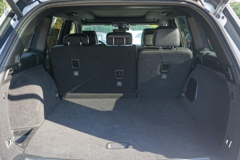 Jeep Grand Cherokee Vehicle Full-screen Gallery Image 21