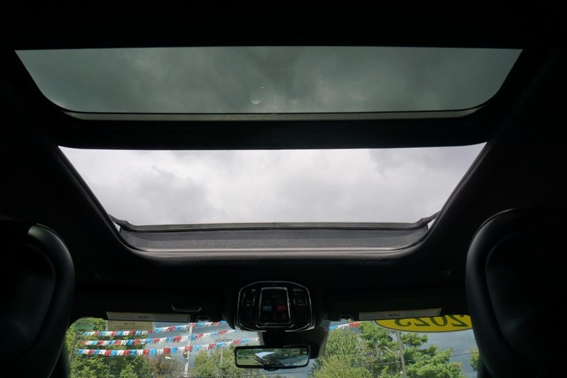 Jeep Grand Cherokee Vehicle Full-screen Gallery Image 38