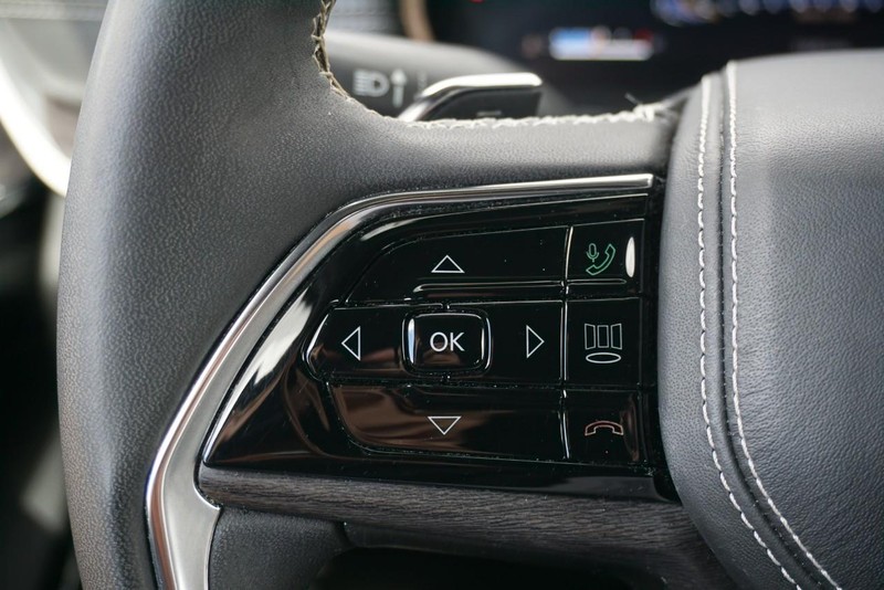 Jeep Grand Cherokee Vehicle Full-screen Gallery Image 40