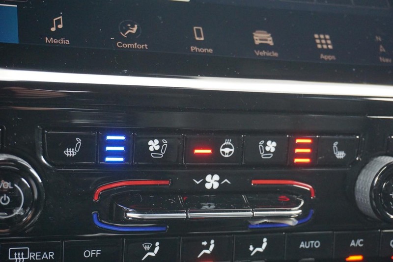 Jeep Grand Cherokee Vehicle Full-screen Gallery Image 47