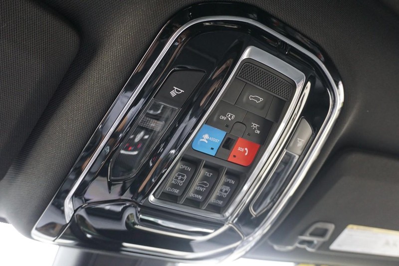 Jeep Grand Cherokee Vehicle Full-screen Gallery Image 58