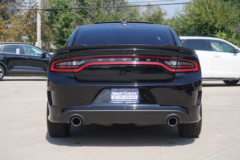 Dodge Charger Vehicle Full-screen Gallery Image 04