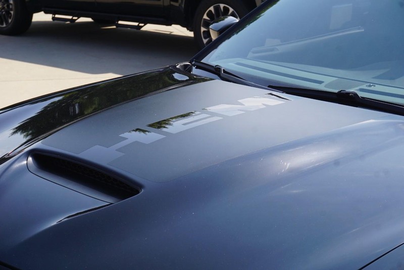 Dodge Charger Vehicle Full-screen Gallery Image 12
