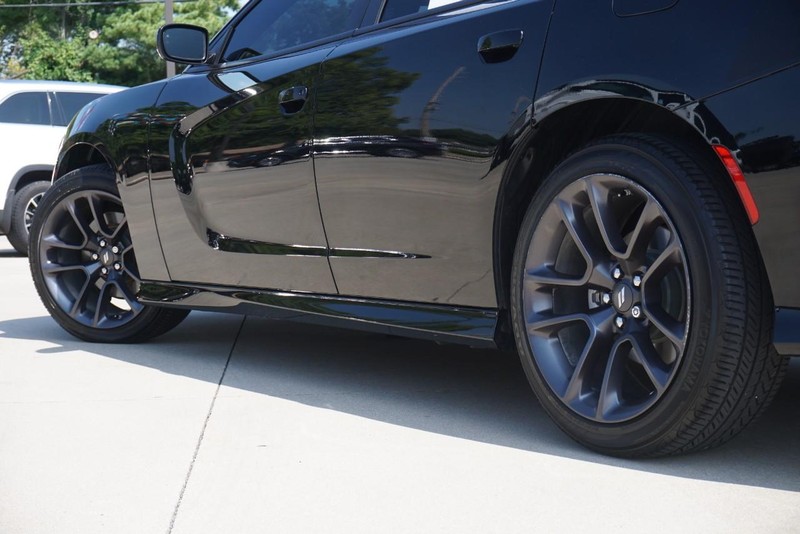 Dodge Charger Vehicle Full-screen Gallery Image 15