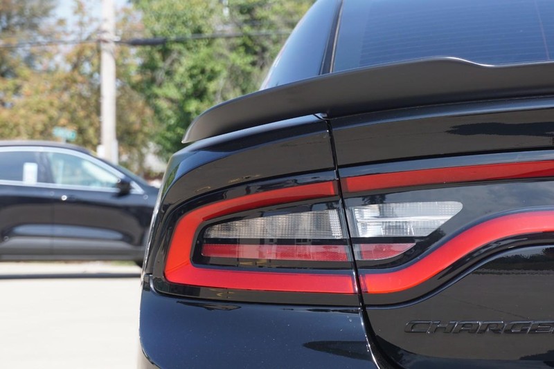 Dodge Charger Vehicle Full-screen Gallery Image 19