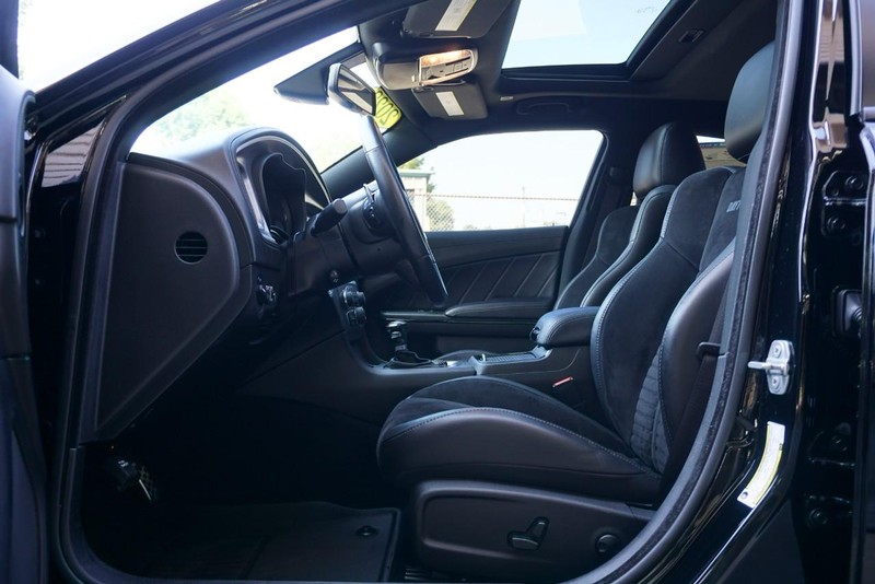 Dodge Charger Vehicle Full-screen Gallery Image 25