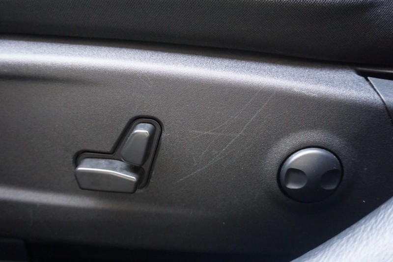 Dodge Charger Vehicle Full-screen Gallery Image 26