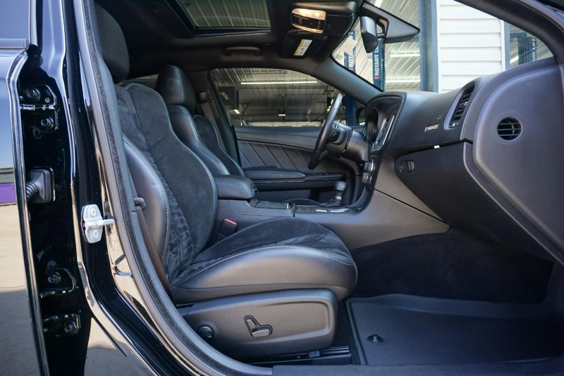 Dodge Charger Vehicle Full-screen Gallery Image 33