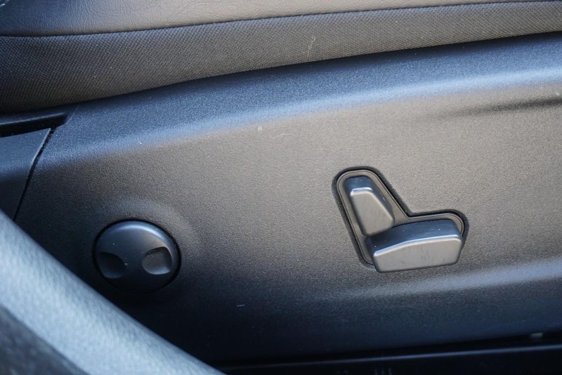 Dodge Charger Vehicle Full-screen Gallery Image 34