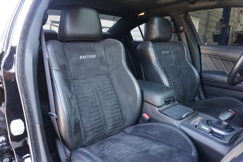 Dodge Charger Vehicle Full-screen Gallery Image 35