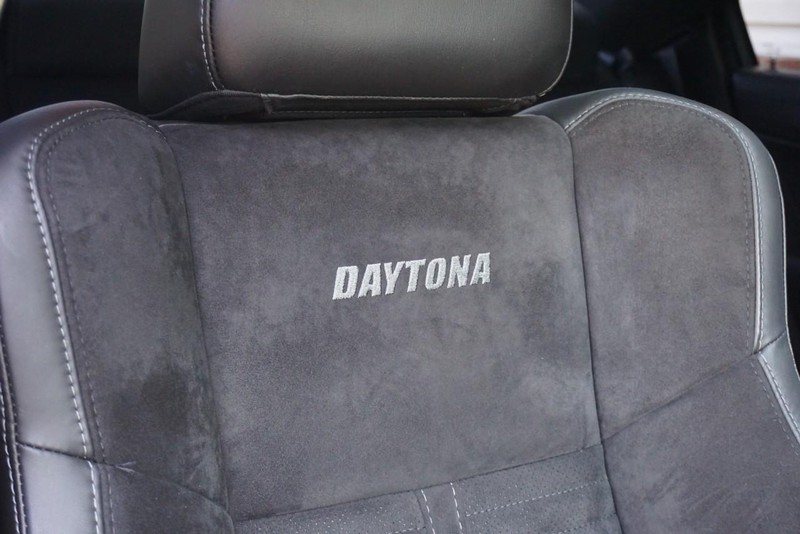 Dodge Charger Vehicle Full-screen Gallery Image 36