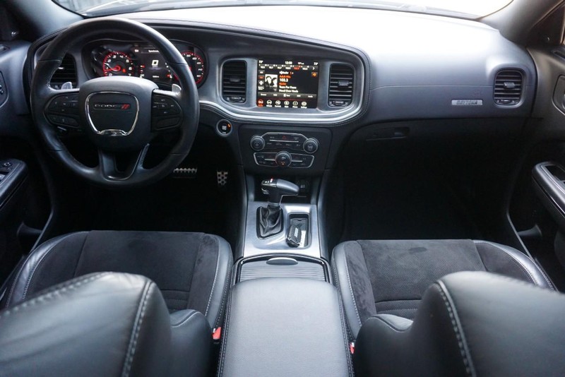 Dodge Charger Vehicle Full-screen Gallery Image 37
