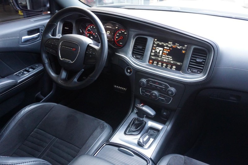 Dodge Charger Vehicle Full-screen Gallery Image 41