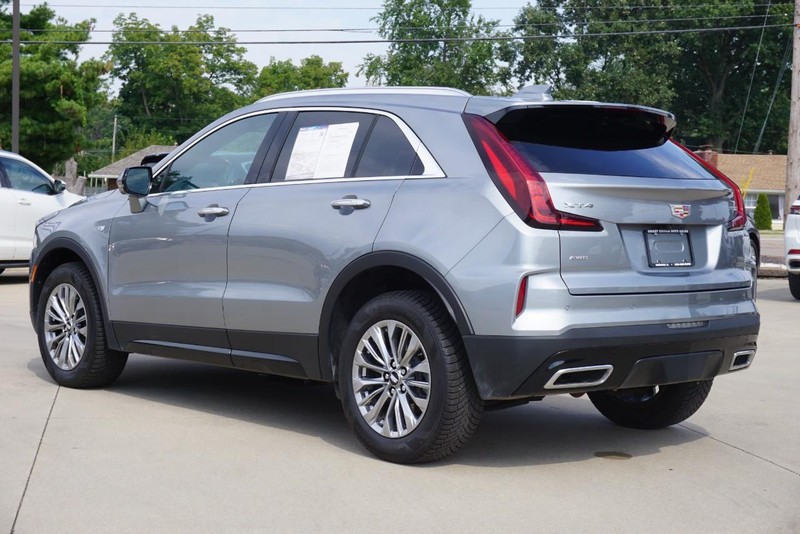 Cadillac XT4 Vehicle Full-screen Gallery Image 05