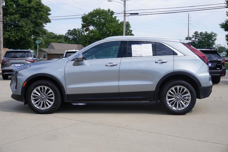 Cadillac XT4 Vehicle Full-screen Gallery Image 06