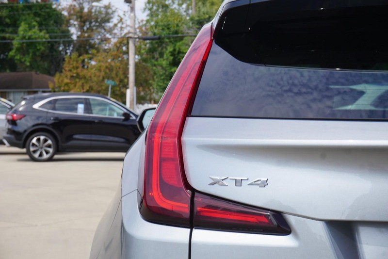 Cadillac XT4 Vehicle Full-screen Gallery Image 16
