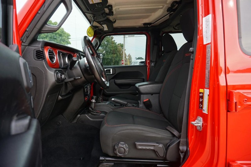Jeep Wrangler Vehicle Full-screen Gallery Image 22