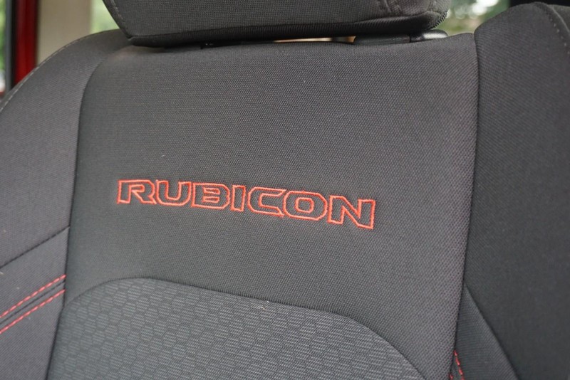 Jeep Wrangler Vehicle Full-screen Gallery Image 24