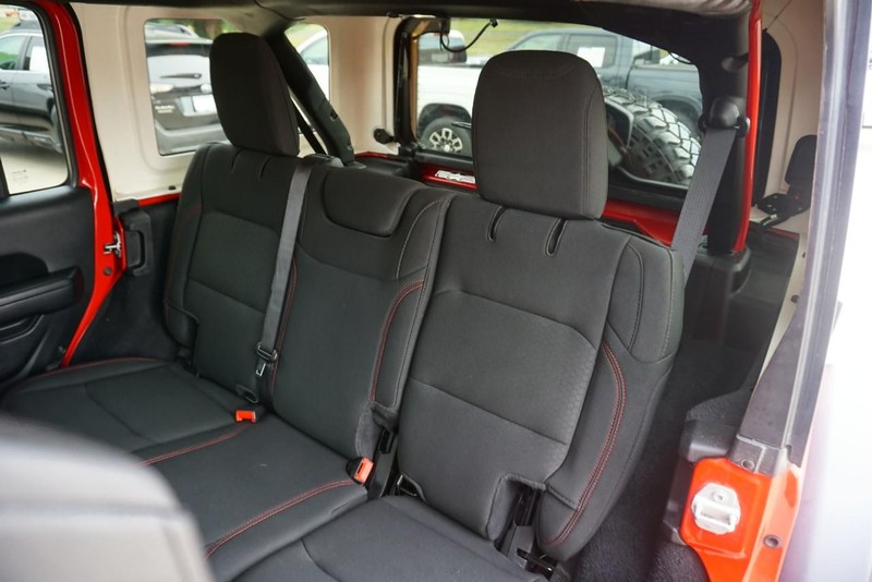 Jeep Wrangler Vehicle Full-screen Gallery Image 26