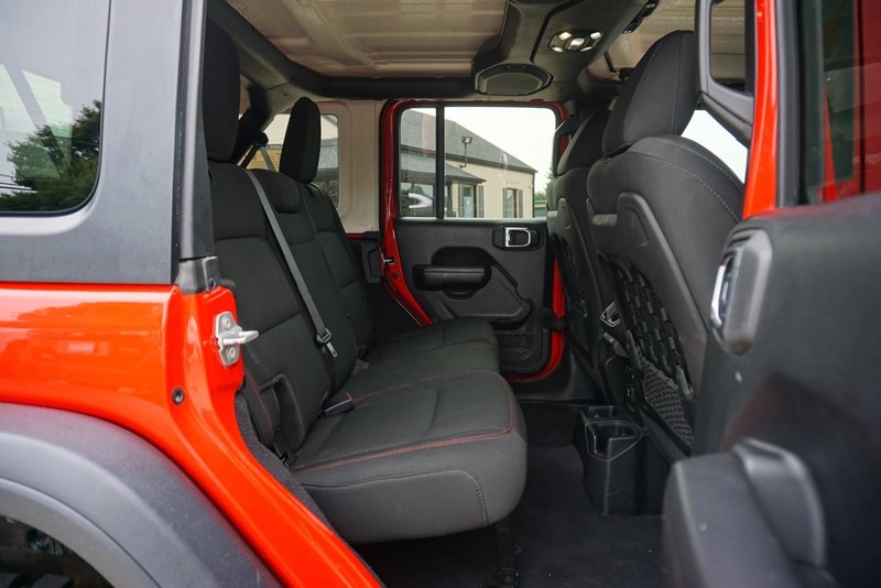Jeep Wrangler Vehicle Full-screen Gallery Image 27