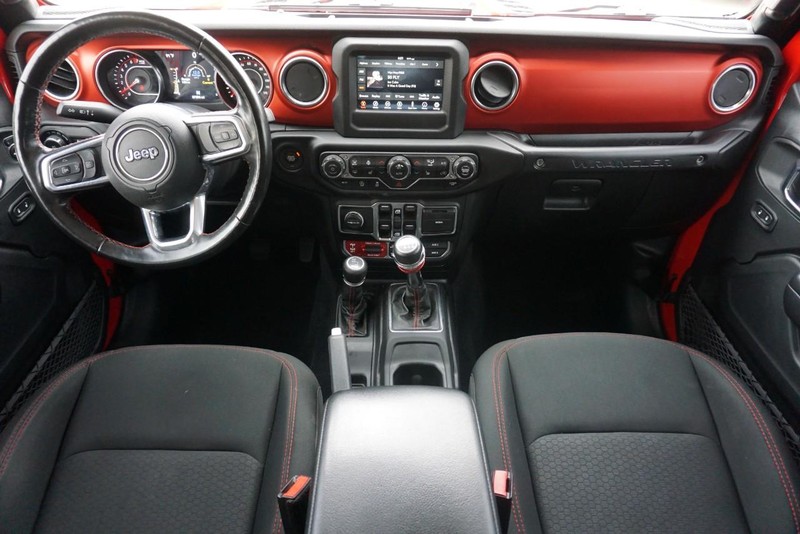 Jeep Wrangler Vehicle Full-screen Gallery Image 32