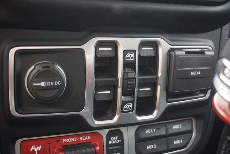 Jeep Wrangler Vehicle Full-screen Gallery Image 44