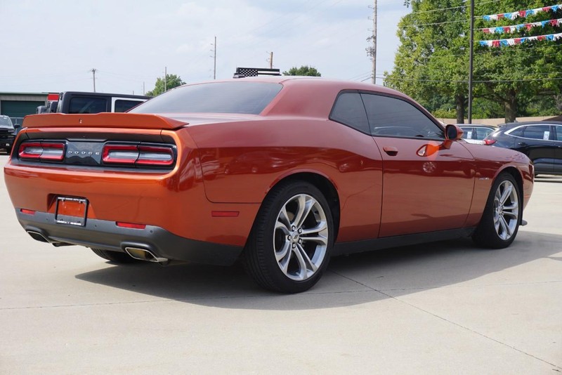 Dodge Challenger Vehicle Full-screen Gallery Image 03