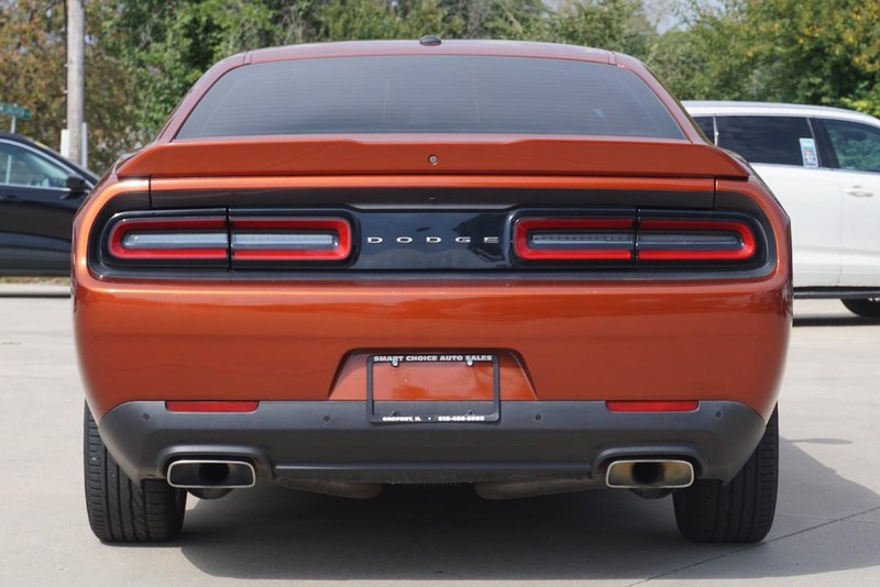 Dodge Challenger Vehicle Full-screen Gallery Image 04