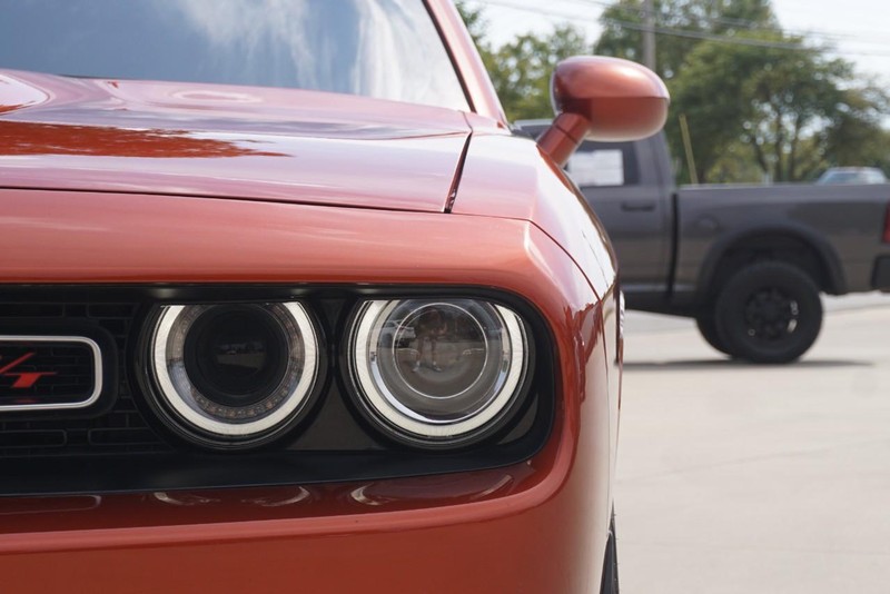Dodge Challenger Vehicle Full-screen Gallery Image 10