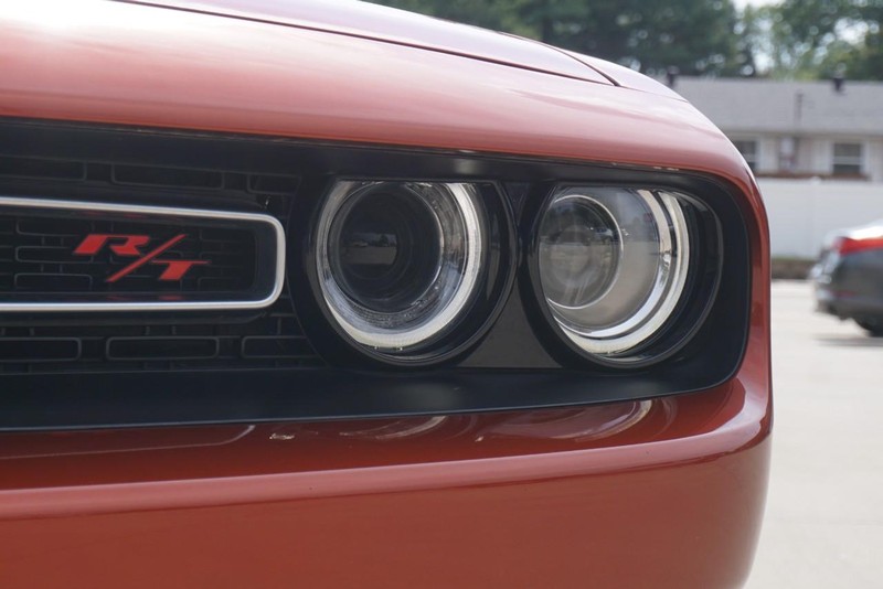 Dodge Challenger Vehicle Full-screen Gallery Image 11
