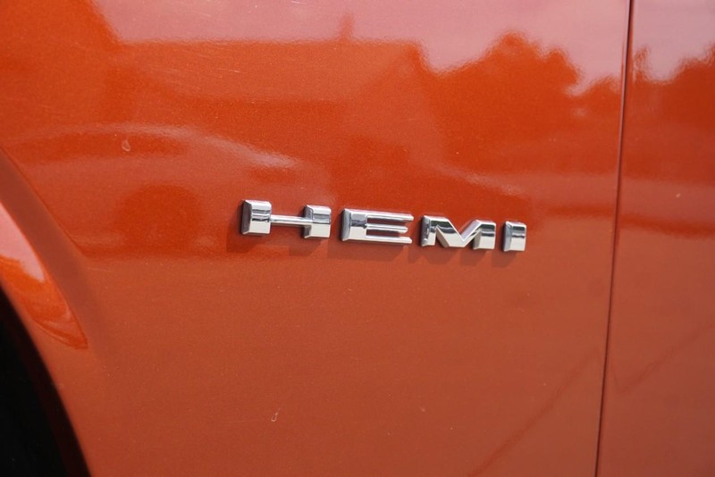 Dodge Challenger Vehicle Full-screen Gallery Image 13