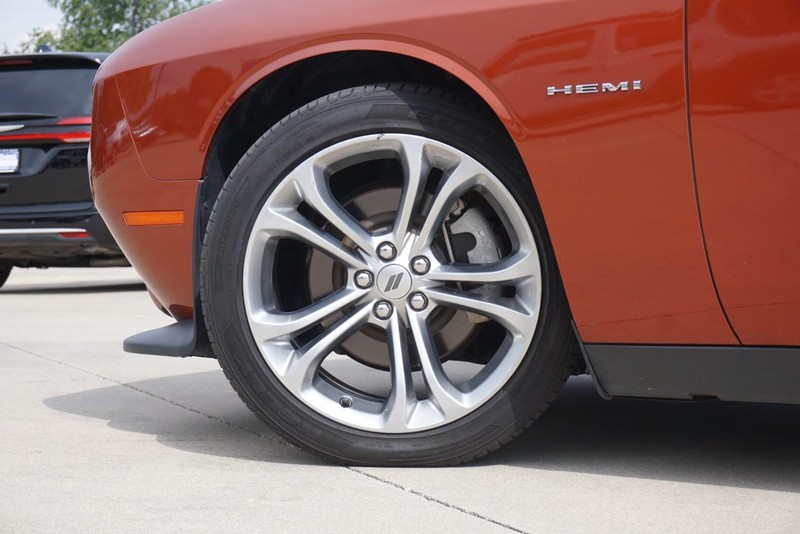 Dodge Challenger Vehicle Full-screen Gallery Image 16